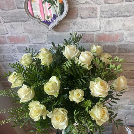 Luxury large headed white roses